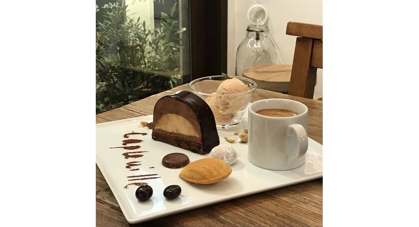 文京区千駄木の古民家カフェ・ケープルヴィルでは自家製ケーキをパティシエが毎月おつくりしています。