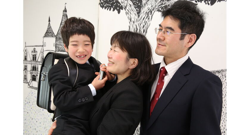 家族の幸せな表情を豊かに捉えた写真を撮影